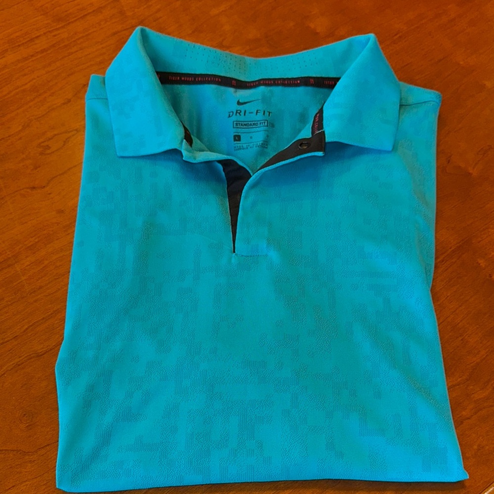 Nike Green Polo Shirt Lightweight Sporty Design